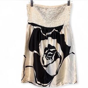 Lost Surfboard Vintage Women’s Black and Cream Floral Strapless Blouse